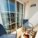 Riverside 3 Bdr With River View Near Portimao アパート エストンバル