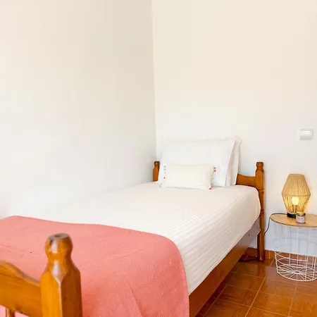 Riverside 3 Bdr With River View Near Portimao